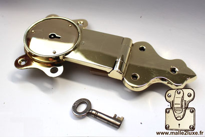STUS-XL solid brass American trunk lock.