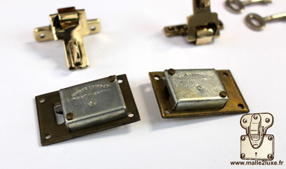 OP-S - Paire de serrure poussoir laiton massif