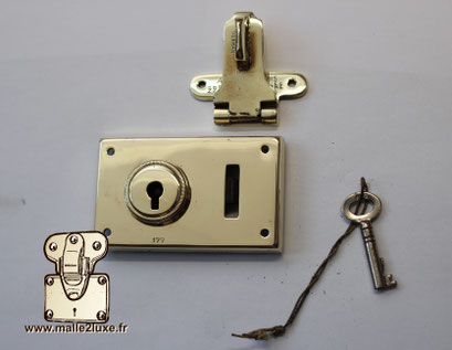 Vintage Aux États-Unis solid brass suitcase lock, authentic original part.