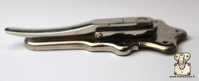 FAS-L nickel-plated brass lever latch by Compagnie des Clous Au Soleil.