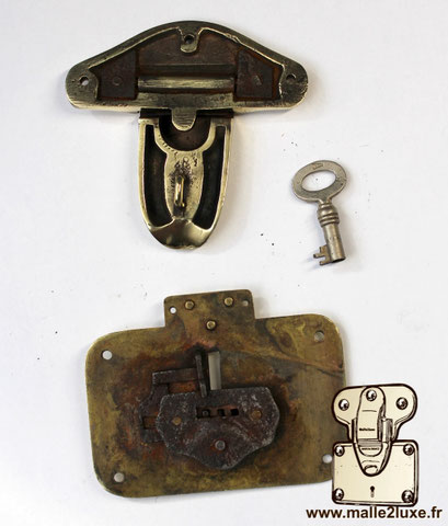 Pièce détachée ancienne Moynat STC-M pour restauration de malle ou valise.