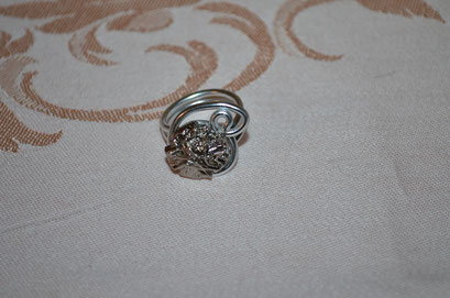 Ring aus Aludraht und einem Musterknopf. Design by Zeitzeugen-Manufactur. Unikat, Handarbeit, 5,00 €