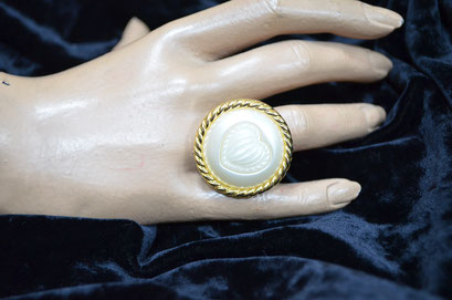 Ring aus Aludraht und einem Musterknopf. Design by Zeitzeugen-Manufactur, Unikat, Handarbeit. 5,00 €