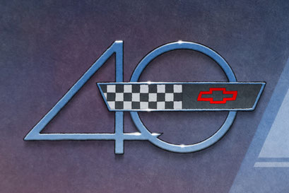 Le logo des 40 ans de la Corvette 1993 est reproduit  dans tous ses détails