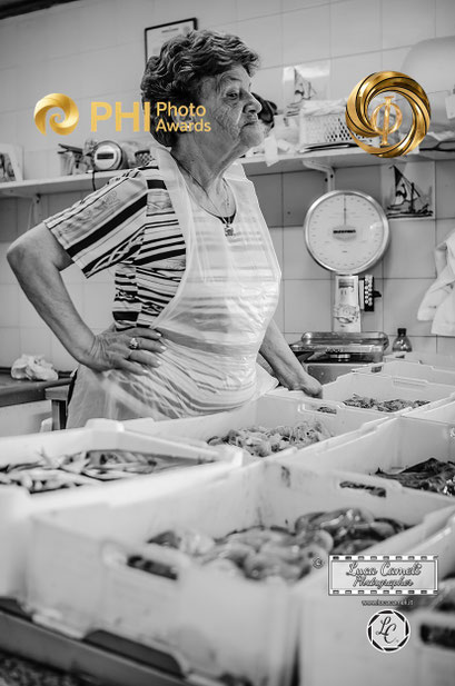 Phi Photography Awards 2025 ~ 1st Place. Il mercato e la memoria (Mercato Ittico di San Benedetto del Tronto). © Luca Cameli Photographer