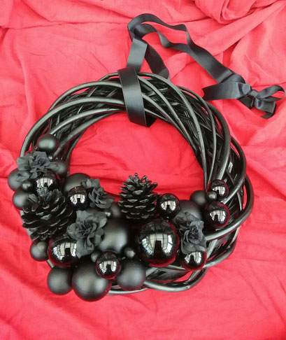 türkranz schwarz gothic weihnachtskranz black decoration dekoration deko black wreath black doorwreath weihnachten christmas decorations