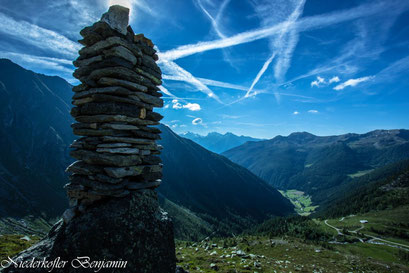 Panoramablick: auf dem Kellerbauerweg sind immer wieder Blicke wie diese ins Tal möglich