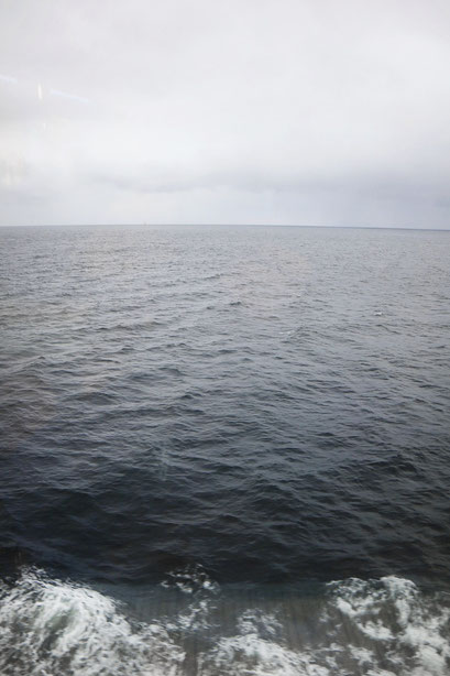 Blick auf die Ostsee aus dem Fenster der Scandlines-Fähre- Prints, Poster, Naturfotografie von Malina Bura