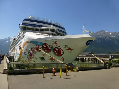 Grosse Kreuzfahrt-Schiffe in Skagway, Alaska