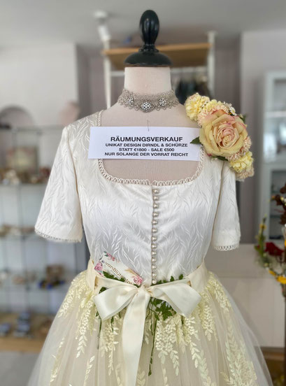 Unikat Dirndl für 500 Euro anstatt 1800 Euro bei Brautmoden Tegernsee