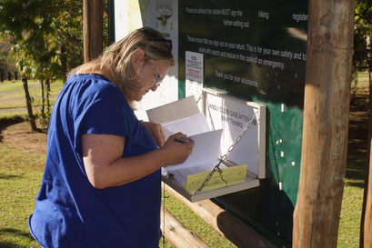 28.05.2014 Abmelden und Eintrag ins Buch vor der Wanderung