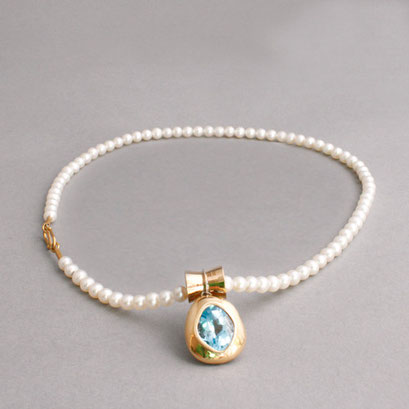 Perlenkette, Topasanhänger in Gelbgoldfassung, S-Haken als Verschluss, 750er Roségold