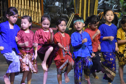 Samendansen, Saung Angklung Udjo, Bandung, Java, Indonesië (2019) 