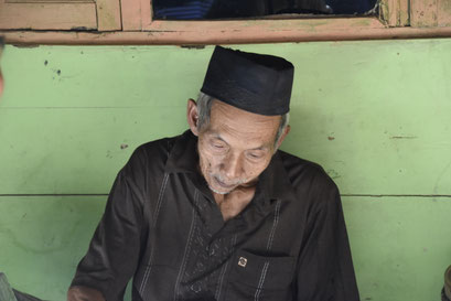 Thuiswerkende man, omgeving Borobudur, Java, Indonesie (2019)