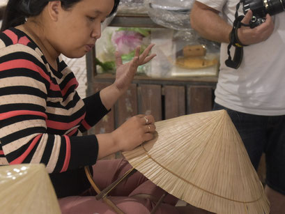 Hoedenmaker, omgeving Hué, Vietnam 2022