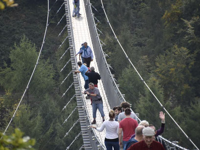 wandeling over de Geierlay  de hangbrug voor voetgangers tussen de Hunsrücker plaatsen Mörsdorf en Sosberg. Duitsland(2017)