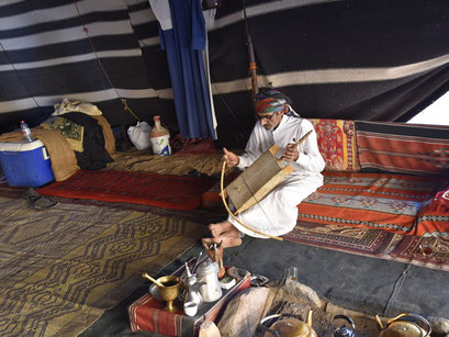 Bedoeïnen, karakteristieke lokale bewoner uit de Wadi Rum woestijn. Jordanië (2021)