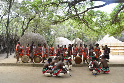 Afrikaanse dans en muziek in Matsamo Cultural Village, op de grens tussen Swaziland en Zuid-Afrika, bij Jeppe’s Reef. (2018)