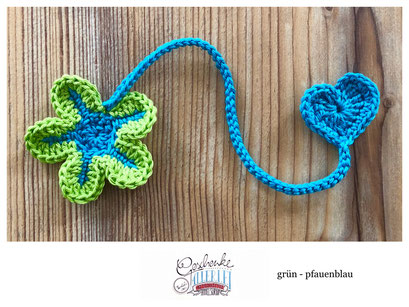 gehäkeltes Nabelschnur-Bändchen mit Blume & Herz in den Farben grün pfauenblau
