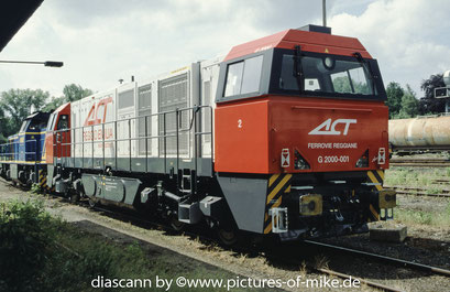 Die fabrikneue ACT G2000-001 am 9.6.2003 bei der Überführung von Kiel nach Italien im Grenzbahnhof Ebersbach. Vossloh 2003, Fabriknummer 1001045