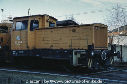 312 115 am 25.1.2003 abgestellt auf dem Werkstattgelände von Uwe Adam im Bw Eisenach (LKM Babelsberg 1970, Fabriknummer 265015)