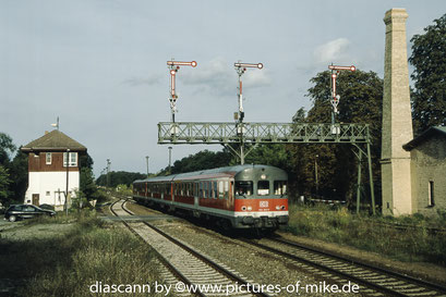 624 641 am 7.9.2004 als RB Kostrzyn / PL nach Berlin Lichtenberg an der Signalbrücke des Bahnhof Müncheberg (Mark).
