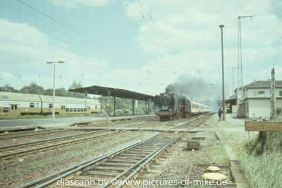 03 001 durchfährt ,it einem Sonderzug den Bahnhof Pirna. vermutlich um 1991