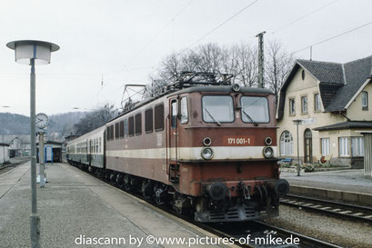171 001 am 28.2.1995 in Blankenburg mit RB 8678 nach Königshütte