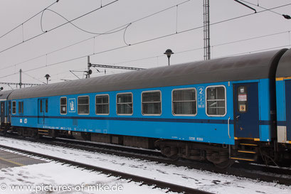 2. Klasse Wagen mit Gepäckabteil (BDs 449)  51 54  82 - 40 425 -5 am 23.1.2018 im Zug R685 "Petr Ginz" Decin Hl.n. - Praha Hl.n.