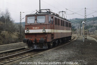 171 001 am 28.2.1995 in Michaelstein beim Umfahren ihrer RB Königshütte - Blankenburg