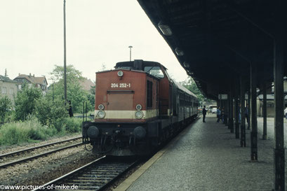 204 252 / LEW 12534, 1970 am 24.6.1993 in Arnsdorf mit Zug 5580 nach Kamenz. ex 110 252, Umbau 1983 in 115 252, Umzeichnung 1984 in 114 252