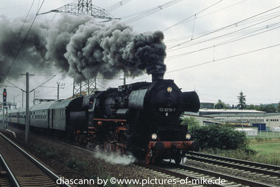 52 8079 am 13.8.2006 mit Sonderzug 88906 Heidenau - Nossen in Dresden-Zschachwitz.