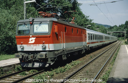 1044 048 am 20.6.2002 in Bergen (Strecke Salzburg - München)