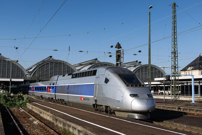 SBB TGV 4406 am 11.10.2010 in Karlsruhe Hbf. Wer es nicht glaubt, daß dieser TGV der SBB gehört, siehe hier: https://de.wikipedia.org/wiki/Lyria