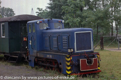 299 913 am Startpunkt Energiemuseum Knappenrode der kleine Museumbahn nach Auerhahn / B97, ehemalige Grubenbahn (ca. 1998/99)
