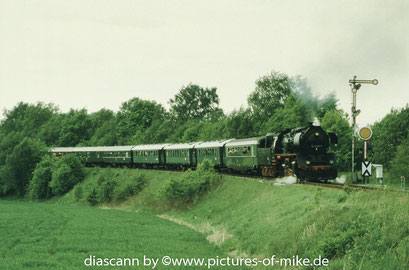 50 3648 am 17.5.2003 mit einem Sonderzug bei der Ausfahrt aus Dürrröhrsdorf in Richtung Stolpen