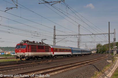 350 003 am 29.4.2018 in Praha-Liben mit EC 278 Budapest Nyugati - Praha hl.n.