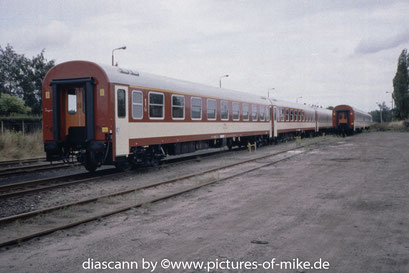 neue Schnellzugwagen in Bautzen vorm Wagoonbau für die PKP am 27.8.1991