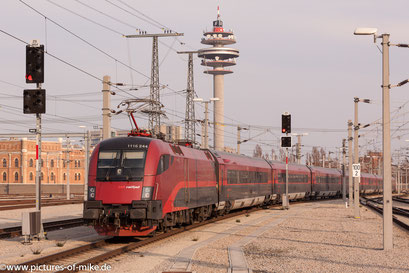 1116 218 am 28.3.2016 in Wien-Hbf. mit RailJet nach Budapest-Keleti