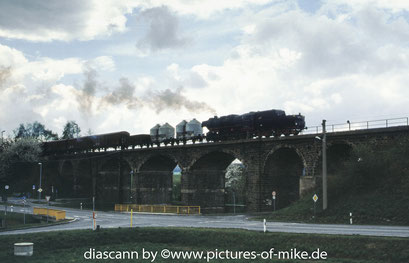 52 8080 am 27.4.2003 in Gersdorf mit Fotogüterug nach Kamenz