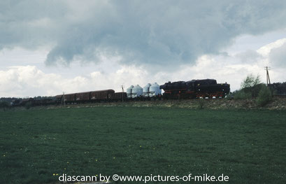 52 8080 am 27.4.2003 in Steinigwolmsdorf mit Fotogüterug