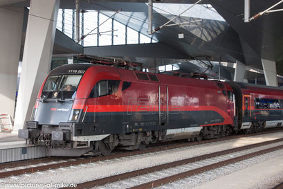 1116 242 am 28.3.2016 in Wien-Hbf. mit RailJet nach Insbruck