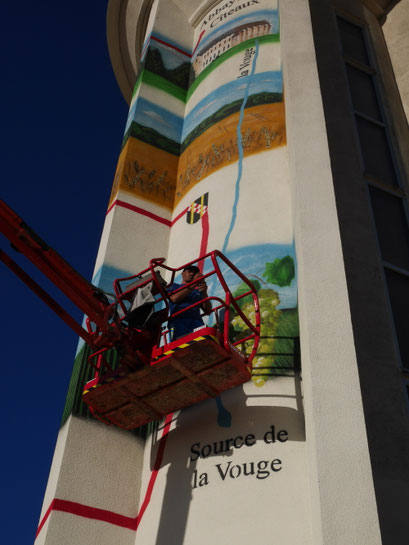 fresque sur château d'eau de Saint Bernard par Coron, randonnée Vougeot