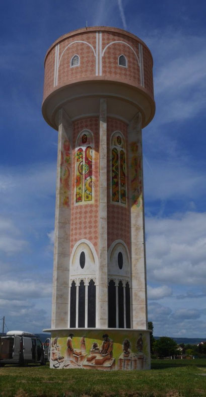 photo d'une fresque sur un château d'eau, coron, saint-bernard (peinture, art , artiste, street art, trompe l'oeil, fresque murale, peinture monumentale, grand format...)