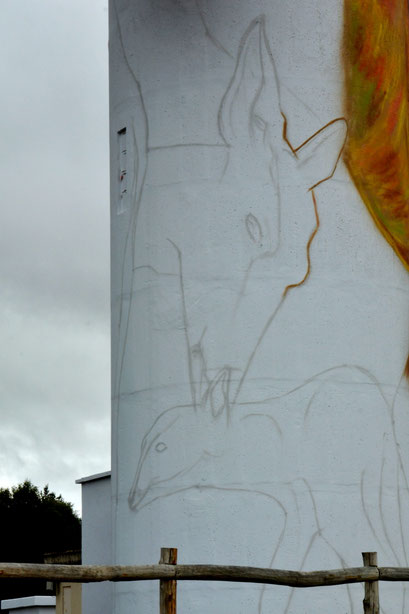 photo d'une fresque réalisé par Coron représentant des animaux ( biche, chasse)