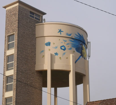 photo d'une fresque sur le château d'eau de Savolles, Mirebeau réalisé par Coron Thibaud représentant des mésanges