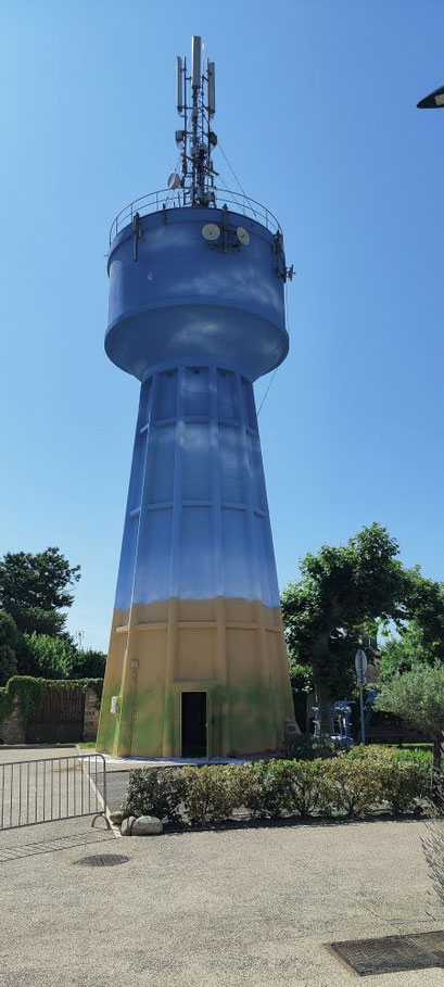 peinture en cours de réalisation sur château d'eau de Bouglon - Thibaud Coron