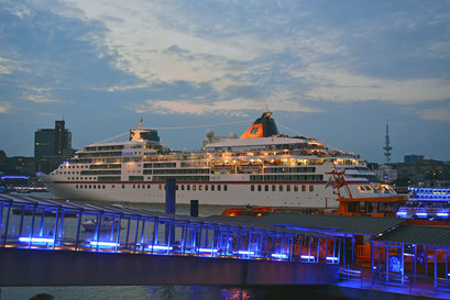 MS EUROPA zur Auslaufparade bei den Hamburg Cruise Days 2014 am 02.08.2014