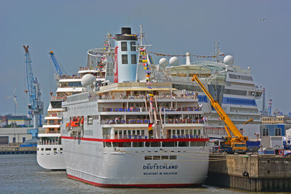 MS DEUTSCHLAND u. AIDAstella zu den Hamburg Cruise Days 2014 am HCC HafenCity am 02.08.2014
