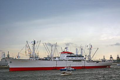 CAP SAN DIEGO zum 824.Hamburger Hafengeburtstag 2013
